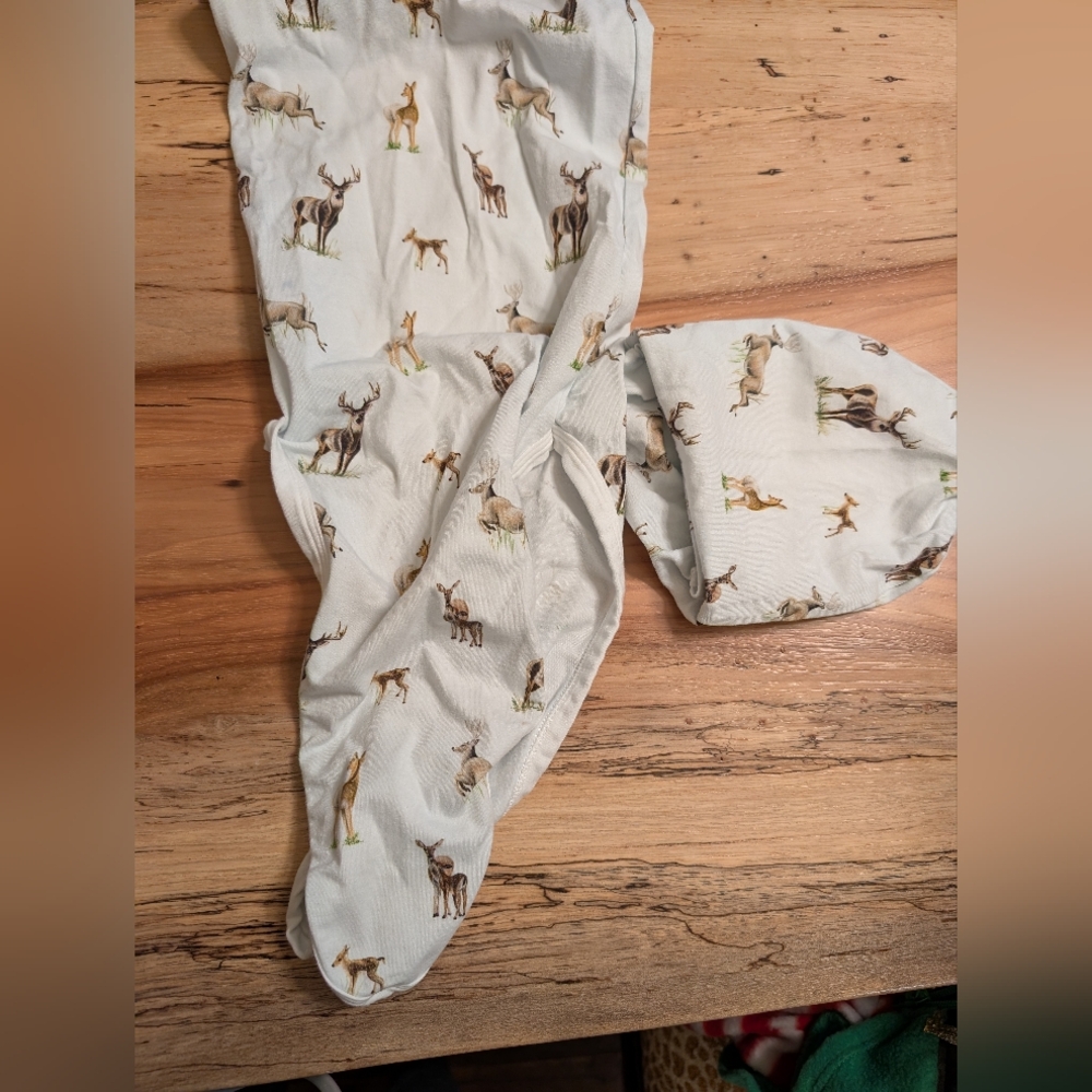 NWOT Saltwater Swaddles Little Fawn Big Yawn gown & hat - Picture 8 of 9